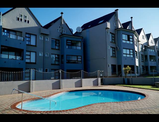 2 BEDROOM APARTMENT FOR SALE IN HARTENBOS CENTRAL